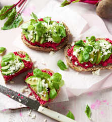 Revuelto de remolacha con queso feta