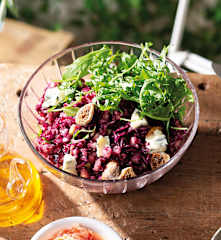 Ensalada de lombarda con higos secos y gorgonzola