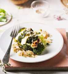 Brócoli asado con puerros caramelizados