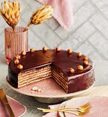 Nuss-Karamell-Creme-Torte