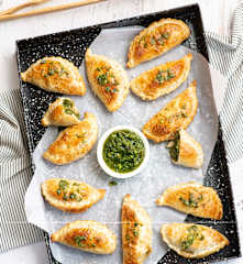 Empanadas de setas y espinacas con trufa