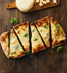 Pizza ai quattro formaggi