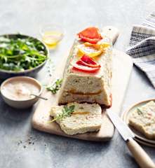 Pain de poisson aux épices, sauce froide au poivron