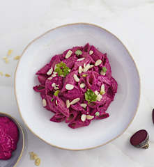 Pasta con crema di barbabietola (senza lattosio)