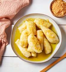 Yuca con Mojo (Yuca with Garlic Sauce)