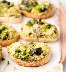 Bruschetta aux champignons et légumes d'automne