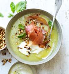 Soupe de pommes de terre et de poireaux au jambon sec, crème au citron
