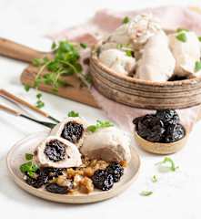 Roladki z kurczaka z cebulą i suszonymi śliwkami