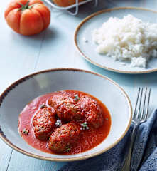 Domates Soslu Maydanozlu Köfte ve Pirinç Pilavı