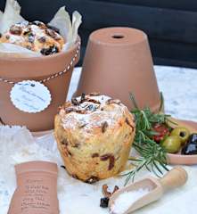 Mediterrane Köstlichkeit – selbstgebackenes Brot im Tontopf