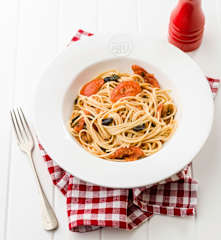 Massa com molho de tomate assado