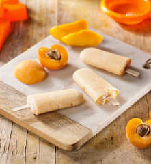 Ghiaccioli cremosi mango e albicocca