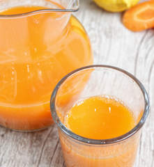 Suco de cenoura com limão