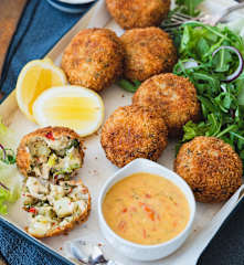 Fish cakes with beurre blanc sauce