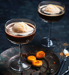 Affogato con helado de plátano asado