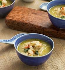 Khao Tom (Sopa de arroz thai)