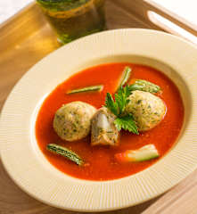 Albóndigas al cilantro con calabacitas