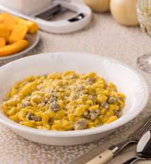Spatzle di zucca con salsiccia