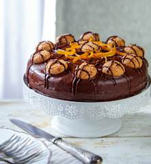 Torta agli amaretti con cioccolato fondente al profumo di arancia
