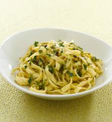 Tagliatelle al pesto di pistacchio e limone