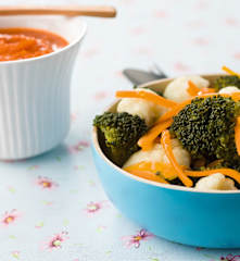 Legumes a vapor com molho de tomate