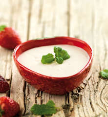 Mousse de chocolate branco e morangos