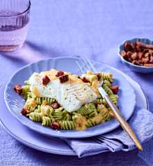 Erbsennudeln mit Bohnen-Chorizo-Sauce und Skrei
