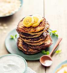 Pancakes alla banana con yogurt aromatizzato