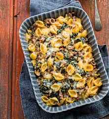 Strogonoff de vitela e espinafres com massa