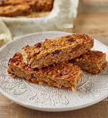 Chewy Cinnamon Apple Bars