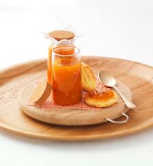 Confettura di albicocche all'arancia e mandorle