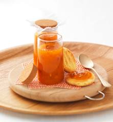 Marmelade d'abricot à l'orange et aux amandes
