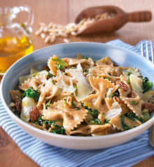 Pasta integrale di farro alla lattuga