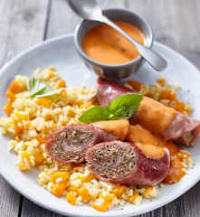 Schinken-Hack-Röllchen mit Möhrenreis