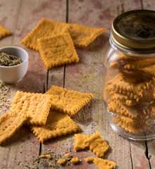 Crackers al pomodoro e Parmigiano reggiano