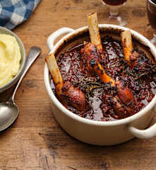 Braised Lamb Shanks with Roasted Garlic and Parmesan Mash - Stinco d'agnello con purè di patate all'aglio e parmigiano