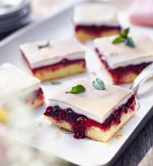 Rote-Beeren-Baiser-Biskuit