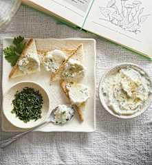 Mousse ricotta alle erbe e miele