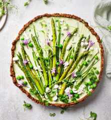 Tarta fría de espárragos y guisantes