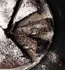 Bizcocho de chocolate negro y avellana al aroma de mandarina (sin huevo, sin gluten y sin lácteos)