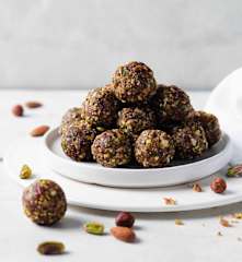 Bolas energéticas de tâmaras e frutos secos