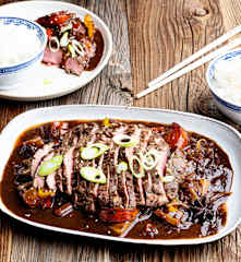 Sous-vide Cantonese-style Beef, Tomato and Onion Stir Fry