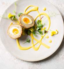 Huevitos escoceses con pollo