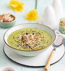 Zupa krem z brokułu z chrzanem i sezamem
