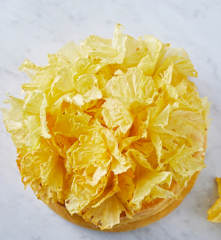 Conglomerado de piña y coco