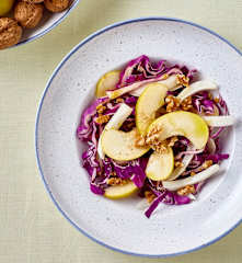 Insalata di mele, finocchi, cavolo rosso e noci