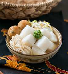 Soto ayam (spiced chicken soup)