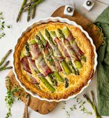 Tarta ze szparagami i szynką