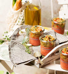 Vasitos ratatouille con gelatina de tomate