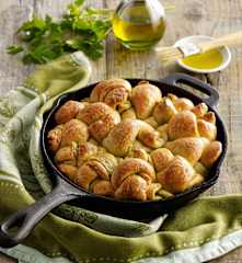 Garlic Pull-Apart Knots